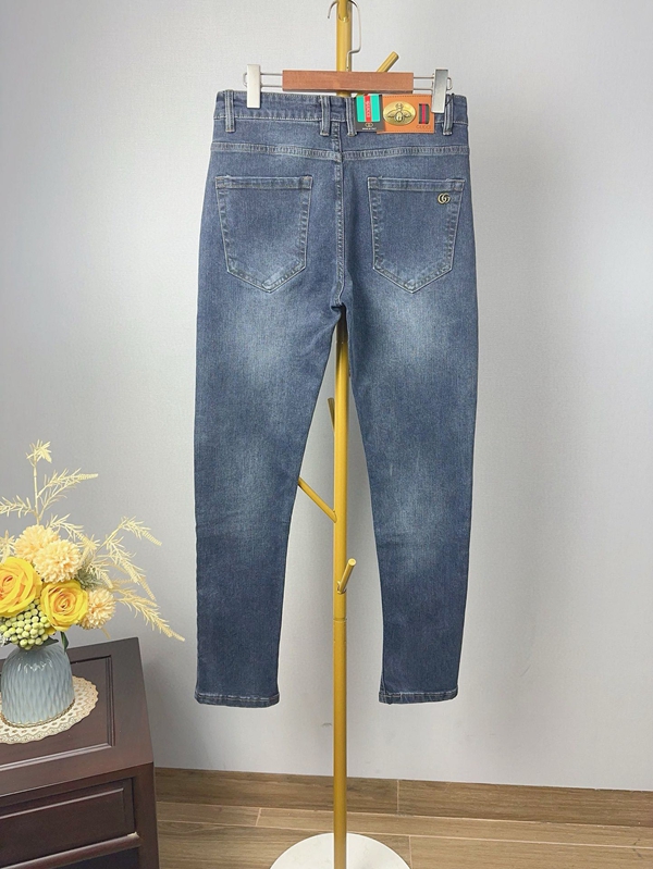 ブランドジーンズ側面デザイン